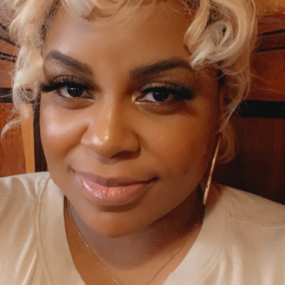 Meet your Posher, Beebee - Picture 1 of 1